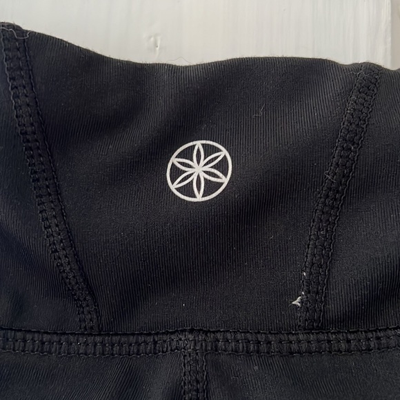 GAIAM Shorts Gaiam Womens Black Ruched Side Compression Yoga Bike Shorts Size Large Poshmark